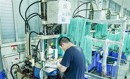 Pin-inserting Injection Molding Machine